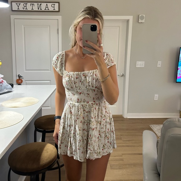 White and Red Romper - Picture 2 of 4